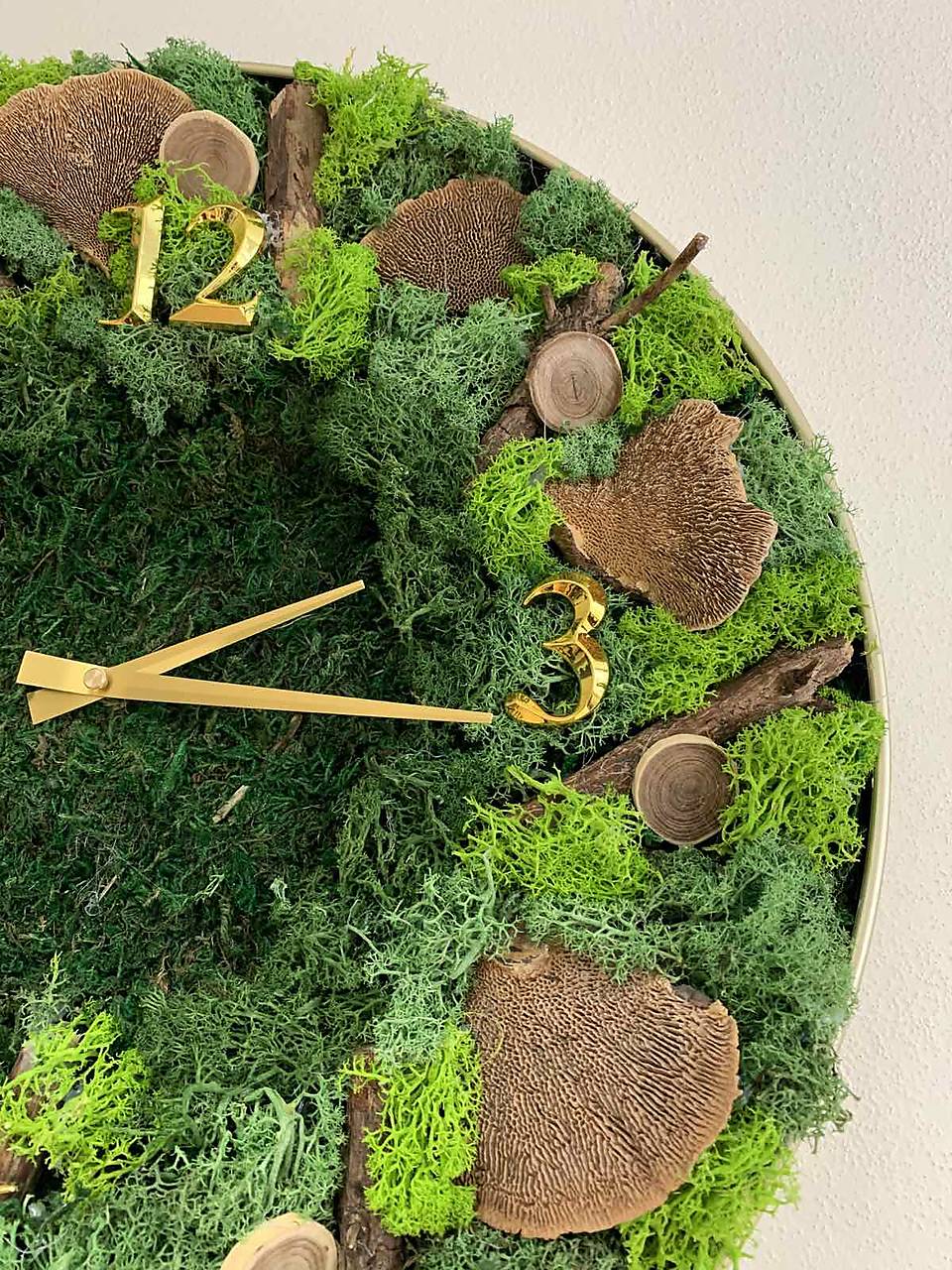 Ručne vyrábané machové hodiny